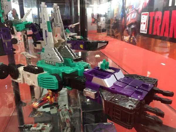 Cybertron Con 2016   Titans Return Sixshot Detailed Display Photos  16 (16 of 27)